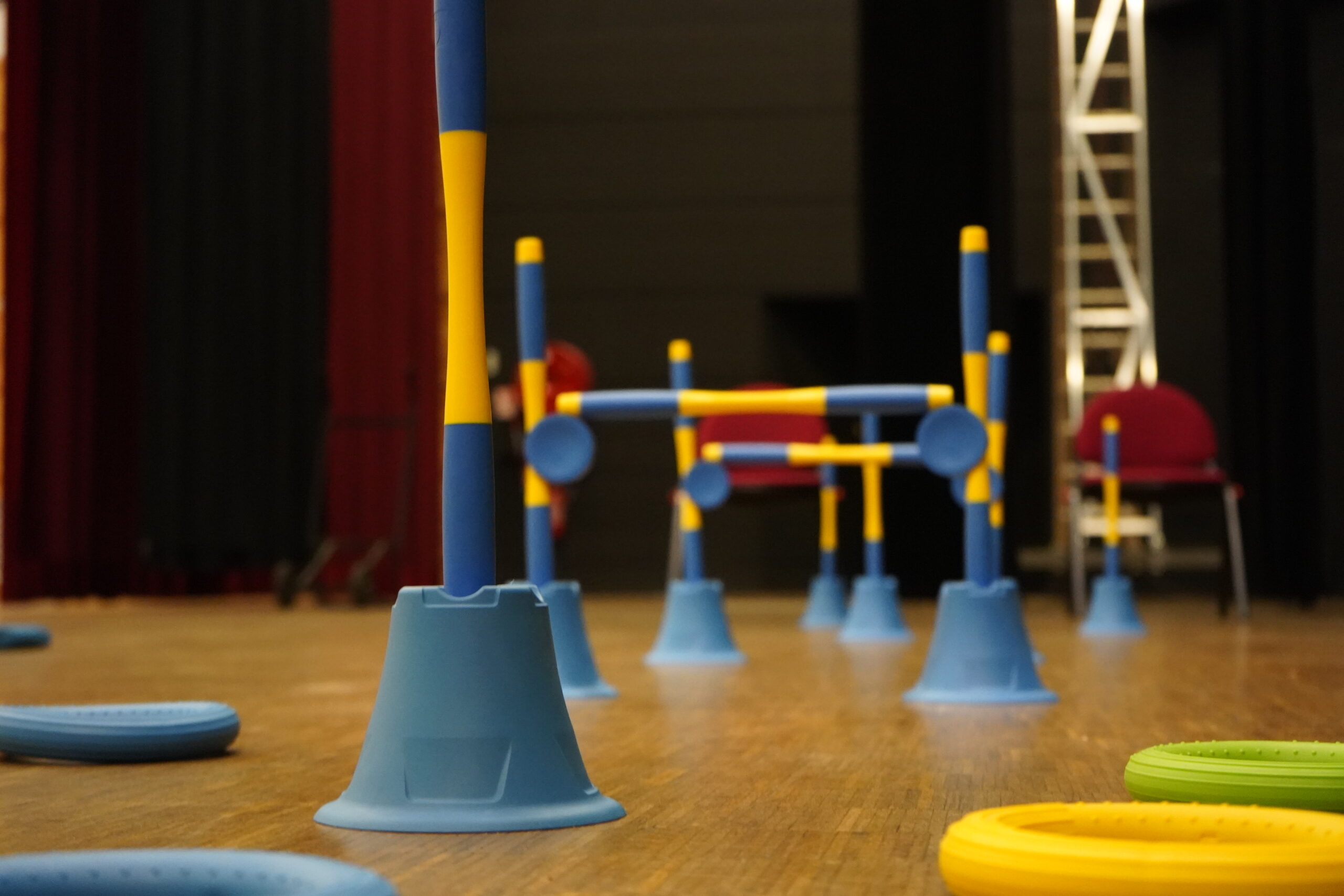 Matériel adapté, obstacles à enjamber