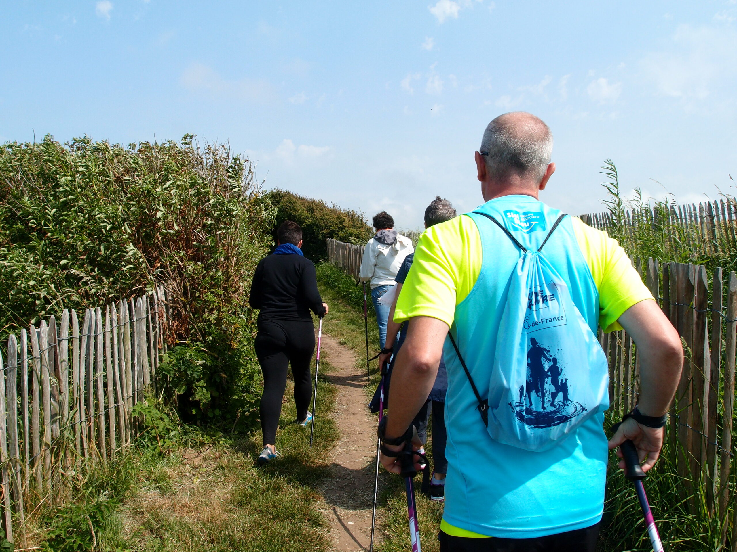 Randonnées sur un sentier le long du littoral